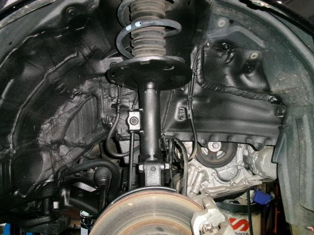 トヨタ　ノア　下回り塩害防止　レジン塗装