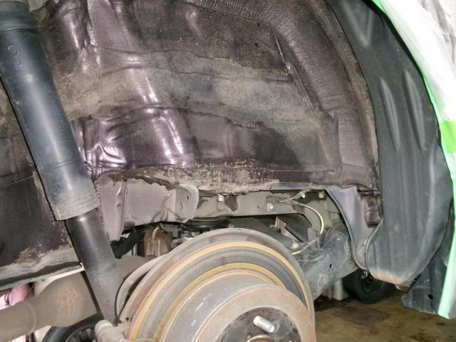 トヨタ　ノア　下回り塩害防止　レジン塗装