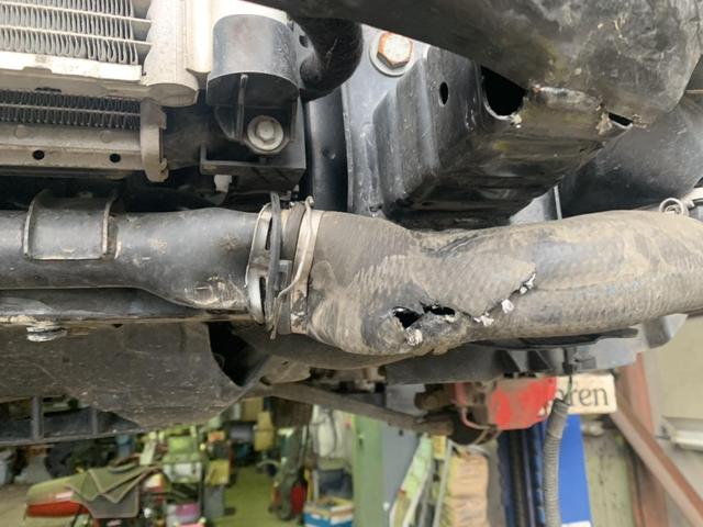 アバルト595 インタークーラーパイプ交換 フロントバンパー交換