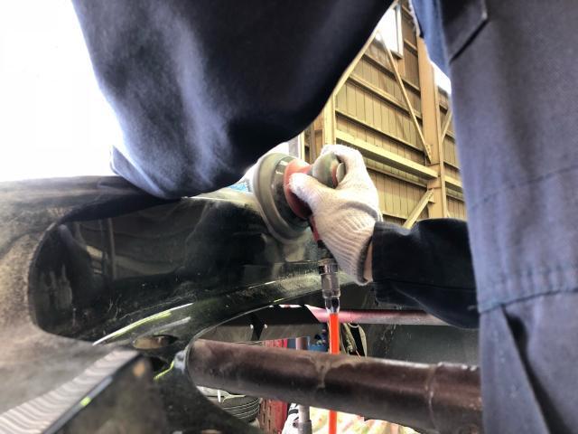 マツダ プレマシー リアバンパー 板金 塗装 修理