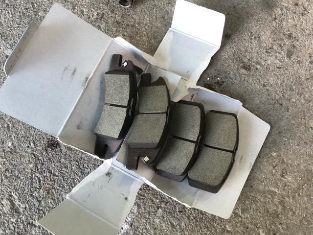 ダイハツ タント フロント ブレーキパッド 交換