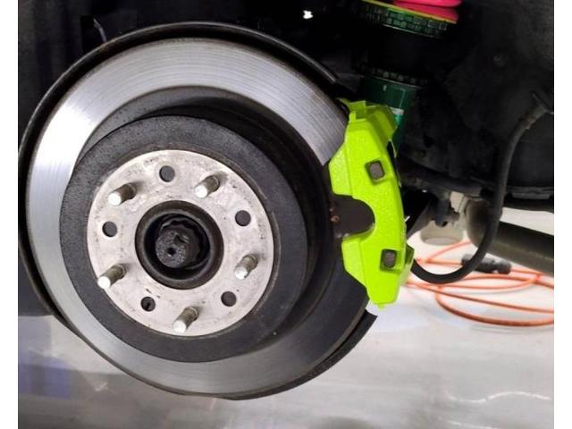 トヨタ　クラウン　ブレーキキャリパー塗装
