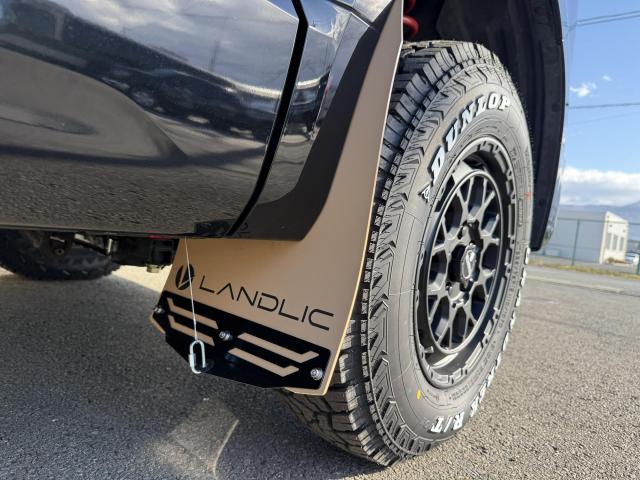 三菱　デリカＤ：５　車高上げ　ブラックエディション風　カスタム