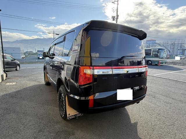 三菱　デリカＤ：５　車高上げ　ブラックエディション風　カスタム