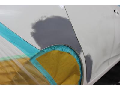 愛車のキズやヘコミをきれいに直します！