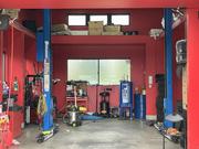 リフト完備しております。効率良く、丁寧に作業を行います。