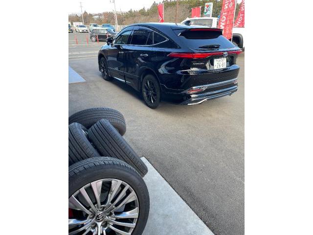 トヨタ　ハリアーハイブリッド　ホイール・タイヤ交換　スタッドレス　仙台市　車屋　メンテナンス　オイル交換　タイヤお預かり