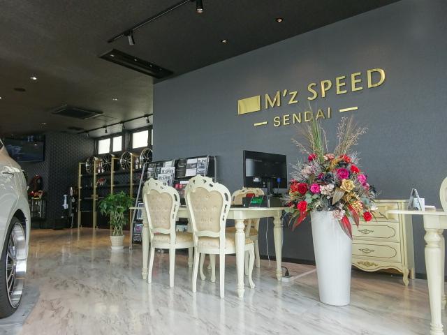 落ち着いた店内でお寛ぎ頂けます。