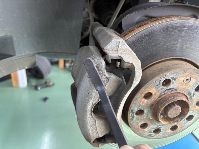 フォルクスワーゲン　ゴルフ　ゴルフ7 AUCPT　整備メンテナンス　キャリパー　塗装　錆　落とし　ブレーキダスト　輸入車　カラーチェンジ　カスタム　下地　錆止め　福島県　福島市　東北　アクセント　