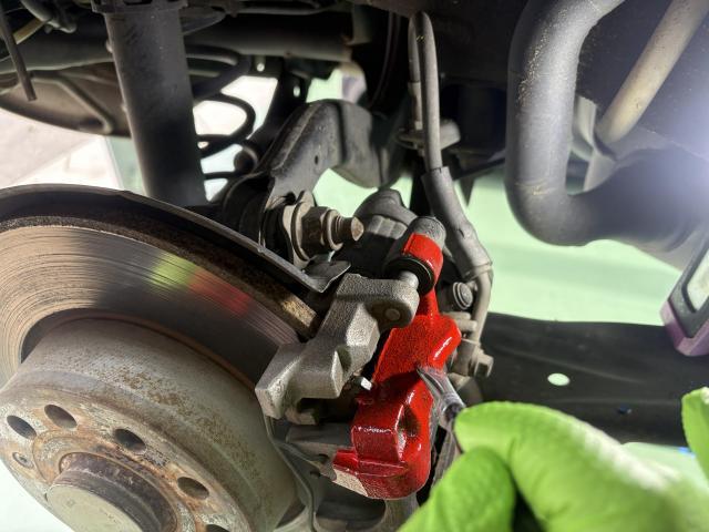 フォルクスワーゲン　ゴルフ　ゴルフ7 AUCPT　整備メンテナンス　キャリパー　塗装　錆　落とし　ブレーキダスト　輸入車　カラーチェンジ　カスタム　下地　錆止め　福島県　福島市　東北　アクセント　