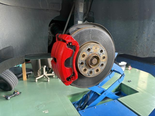 フォルクスワーゲン　ゴルフ　ゴルフ7 AUCPT　整備メンテナンス　キャリパー　塗装　錆　落とし　ブレーキダスト　輸入車　カラーチェンジ　カスタム　下地　錆止め　福島県　福島市　東北　アクセント　