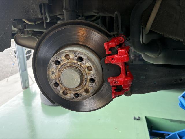 フォルクスワーゲン　ゴルフ　ゴルフ7 AUCPT　整備メンテナンス　キャリパー　塗装　錆　落とし　ブレーキダスト　輸入車　カラーチェンジ　カスタム　下地　錆止め　福島県　福島市　東北　アクセント　