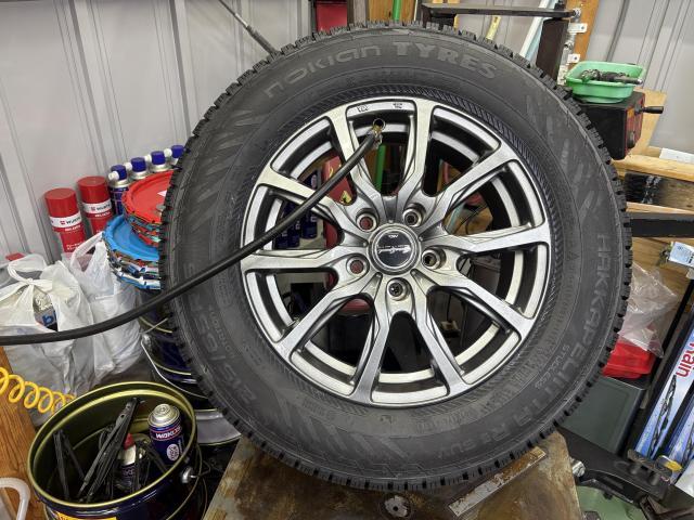 トヨタ　アルファードハイブリッド ATH20　NOKIAN TYRES　タイヤ交換  スタッドレスタイヤ 新品タイヤ　交換　タイヤ入れ替え　タイヤ販売　ホイール販売　　エアバルブ　ホイールバランス　タイヤチェンジャー　バランス調整 福島