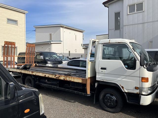 積載車も完備しております。納車、引き取りもご相談下さい。