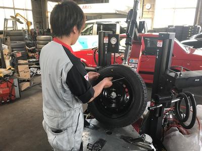 当社でタイヤ購入をいただきその場で取付!