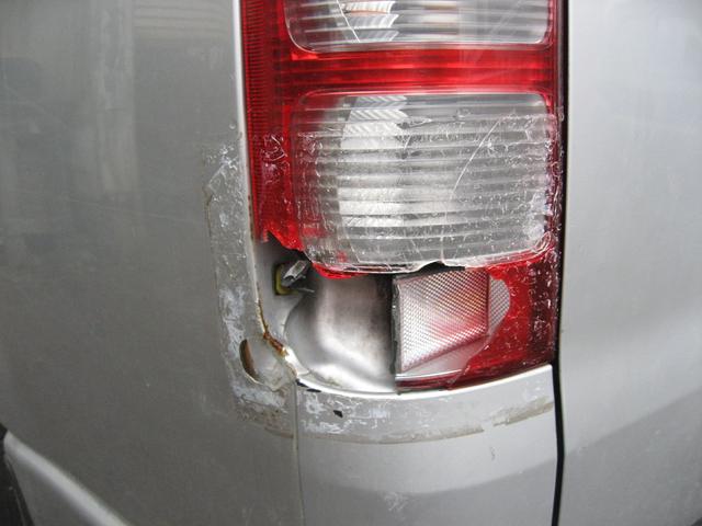 ハイエース　クォータパネル　鈑金修理