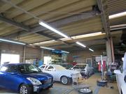 鈑金塗装では最先端の設備を準備しております。