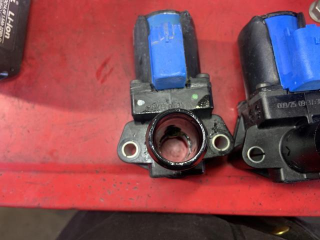 静かなトラブルですが重大トラブルの可能性も・・・
VOLVO V40 FB MB 4164 暖機に時間がかかる ヒーターがぬるい クーラントバイパスバルブ 故障 点検 修理 故障診断