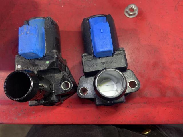 静かなトラブルですが重大トラブルの可能性も・・・
VOLVO V40 FB MB 4164 暖機に時間がかかる ヒーターがぬるい クーラントバイパスバルブ 故障 点検 修理 故障診断