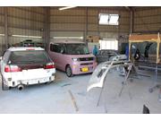 自社板金でその場でお見積りが可能です。