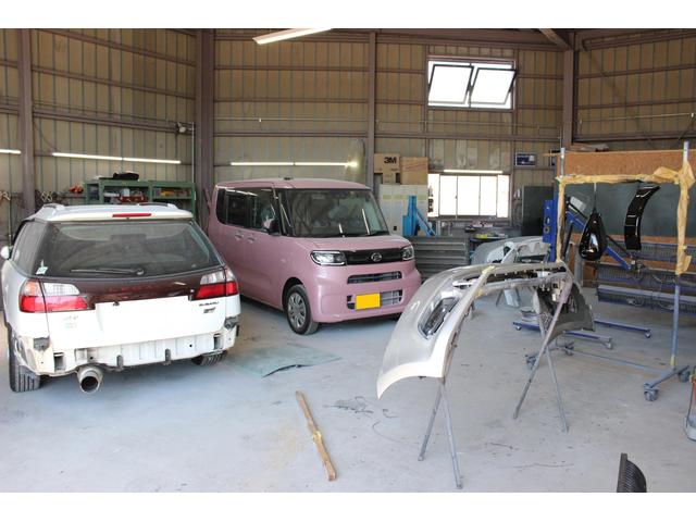 自社板金でその場でお見積りが可能です。