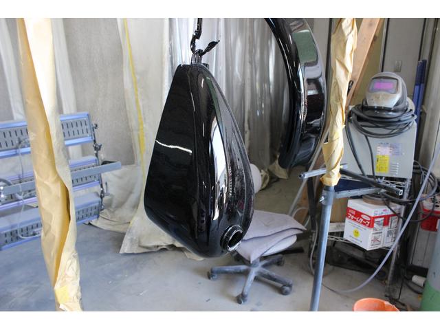 バイク（２輪）タンクやパーツなどのカスタムペイント、板金塗装も施工しております！