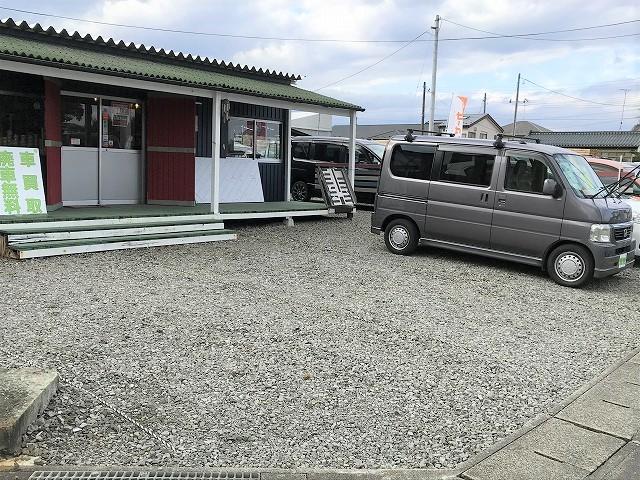 駐車場完備。安心してご来店頂けます。お車のことはもちろん、アウトドア用品のご相談もＯＫです。