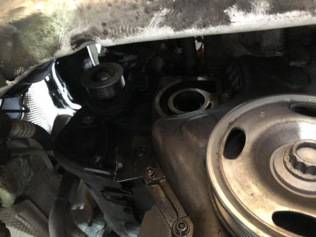 VW　トゥーラン　ウォーターポンプ水漏れ　異音　エンジンチェックランプ