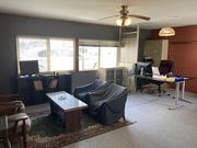 明るく開放的な店内となっております！