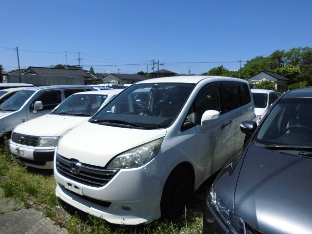 古くても安くてもちゃんと走ります 良い中古車 悪い中古車 年式も走行距離も同じ ステップワゴンです 点検中 福島県の安い中古車屋です 買取も販売も車検もタイヤも何でもやってます 低価格車専門店ピース グーネットピット