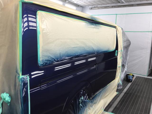 トヨタ　ハイエースバン　クオーターパネル板金塗装