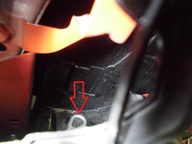 牽引用金具（フック）を車体から救出　バンパーと車体の隙間から内側へ脱落　タイヤ交換と同時作業　スズキ：ハスラーMR型