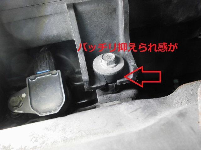 エアコン修理とタイミングベルト交換　にプラスでエンジンルームからの異音対策　ワッシャー１枚挟みます　ホンダ：ライフ