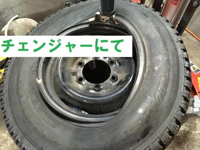 チューブレスバルブの劣化でエアー漏れ。タイヤを新品へ交換時などは、同時に取替がお勧めですね