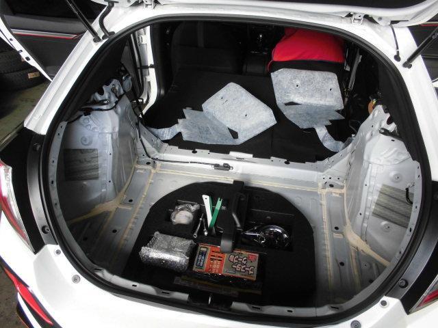 車高調ブリッツDSC PLUSモーターキット取付。リヤ側のボデーに穴 車高調ブリッツDSC PLUSモーターキット取付。リヤ側のボデーに穴