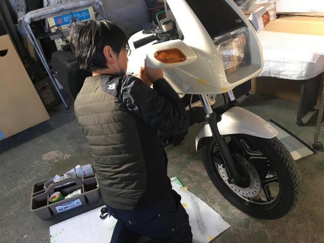 オートバイの外装塗装。ステッカーを作成して頂きました。ＢＭＷ　K100RS