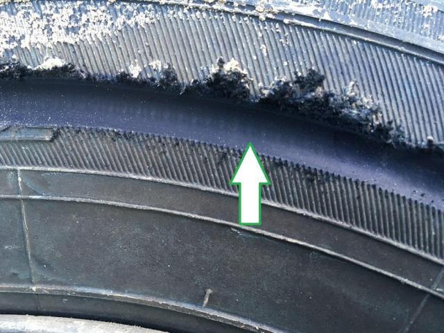 ギヤが入らず動けなくなった事は、ある意味虫の知らせ？たっだのか？。折損したコイルスプリングがタイヤを削ってました。スズキ：キャリートラック