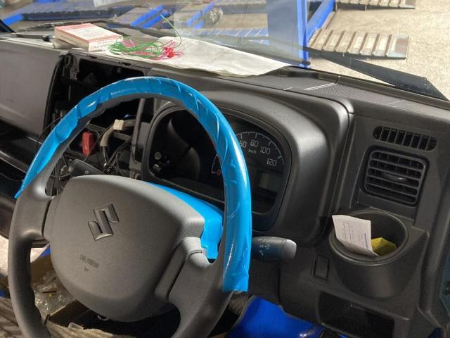 警告灯が消えない原因を作っておりました。コネクターの差し間違いです。スズキ：スーパーキャリー