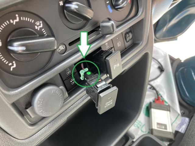 警告灯が消えない原因を作っておりました。コネクターの差し間違いです。スズキ：スーパーキャリー