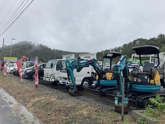 お車や重機の販売も行っております。