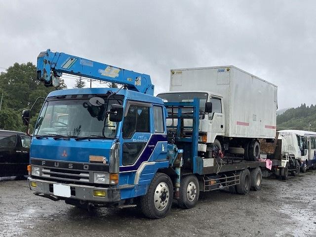 積載車ございます。トラックも積載可能です。