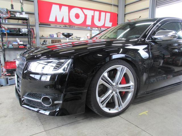 アウディS8 エアサス ローダウン ロアリングキット取り付け アウディS8 エアサス ローダウン ロアリングキット取り付け