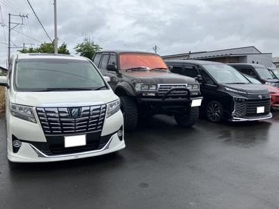 人気の中古車も展示・販売しております。