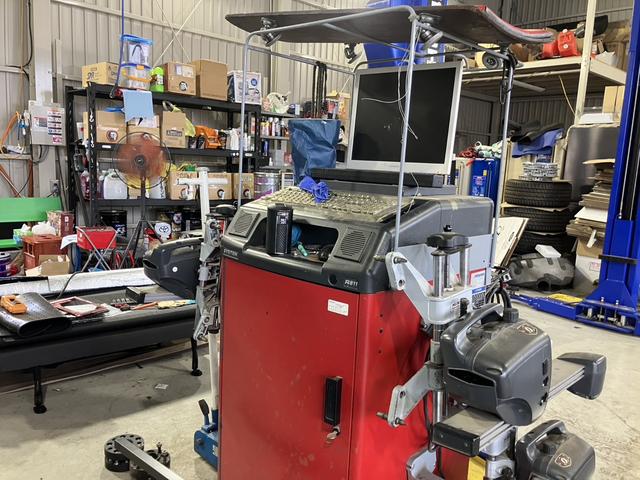 四輪アライメント調整も対応しております