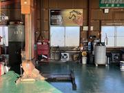 様々なタイプのリフトを導入し、効率の良く整備修理致します。