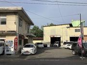 店舗内にはお車を停めるスペースを確保しておりますので安心してご来店下さい。