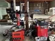 タイヤチェンジャー・バランサー完備。タイヤ交換、組み換えもご相談下さい。