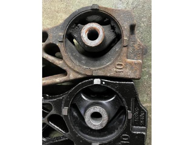 トヨタ　エスティマハイブリッド　デフミッションマウント取替