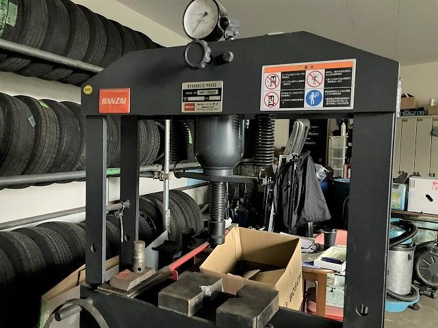 機材も充実しております。お車のことでお困りならまずはお電話にてご相談下さい。