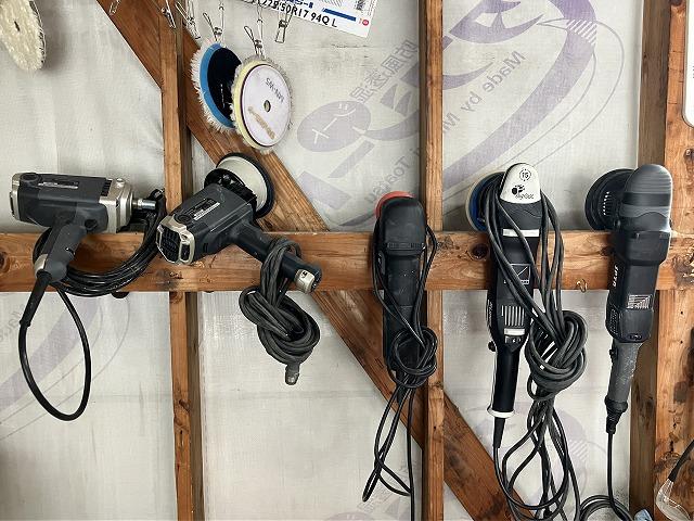 こだわりのポリッシャー。様々な種類を使い分けして最高の研磨を目指しております。